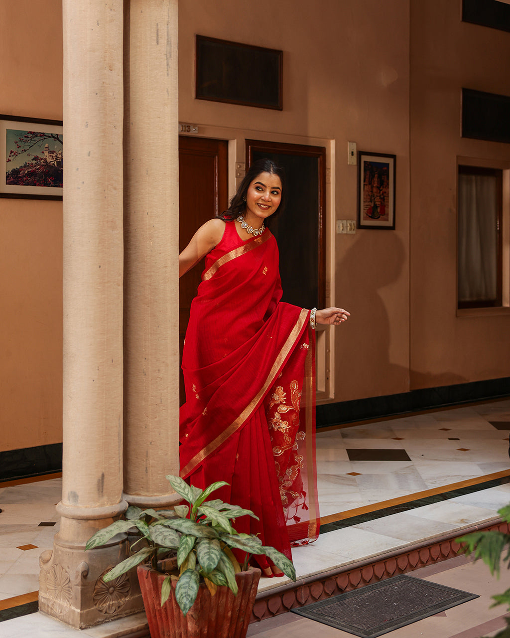 Red Swan Motif Silk Linen Saree