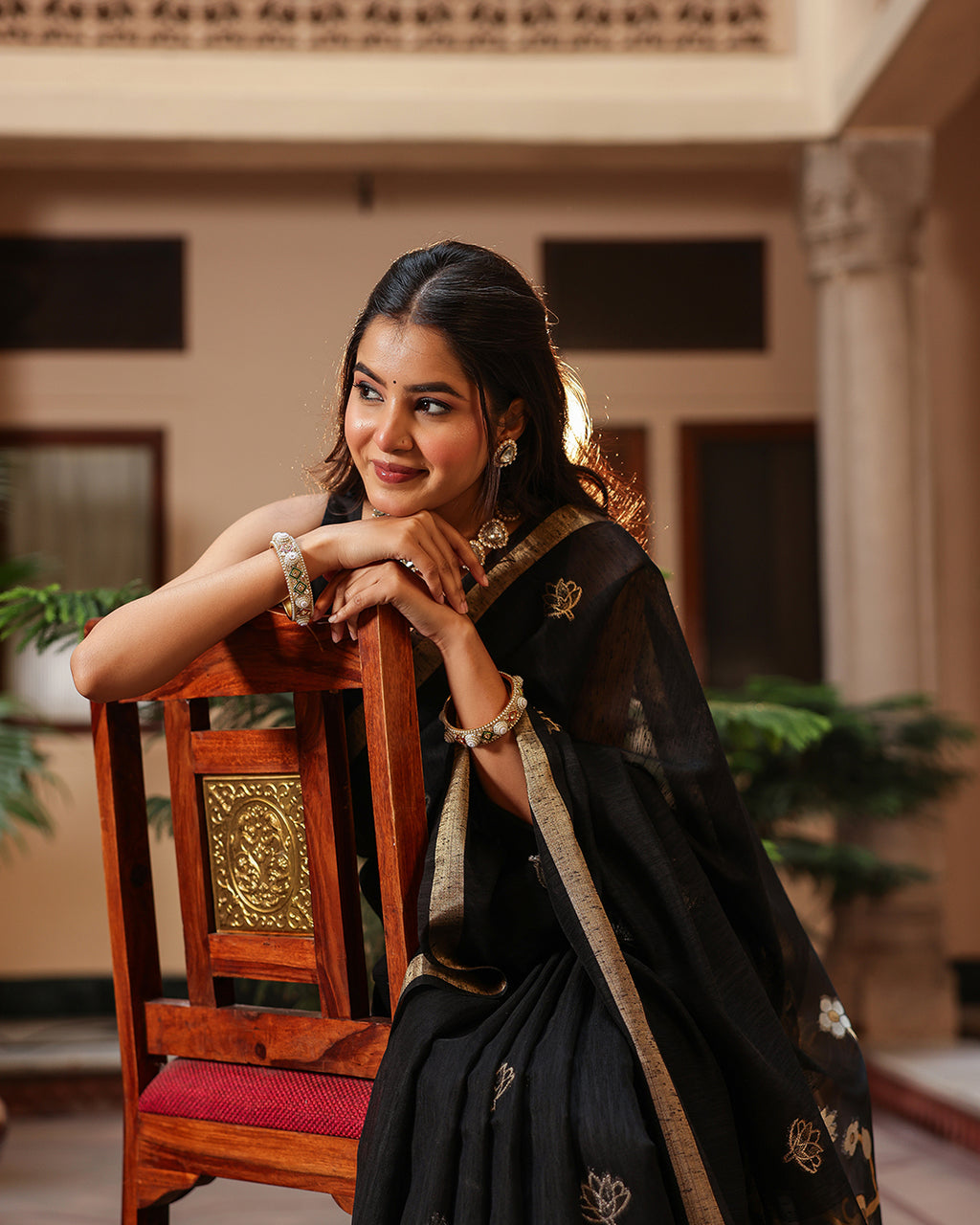Black Swan Motif Silk Linen Saree