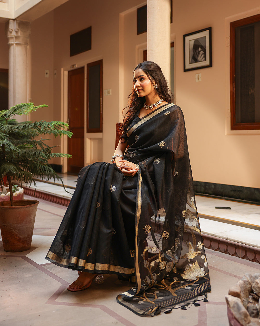 Black Swan Motif Silk Linen Saree