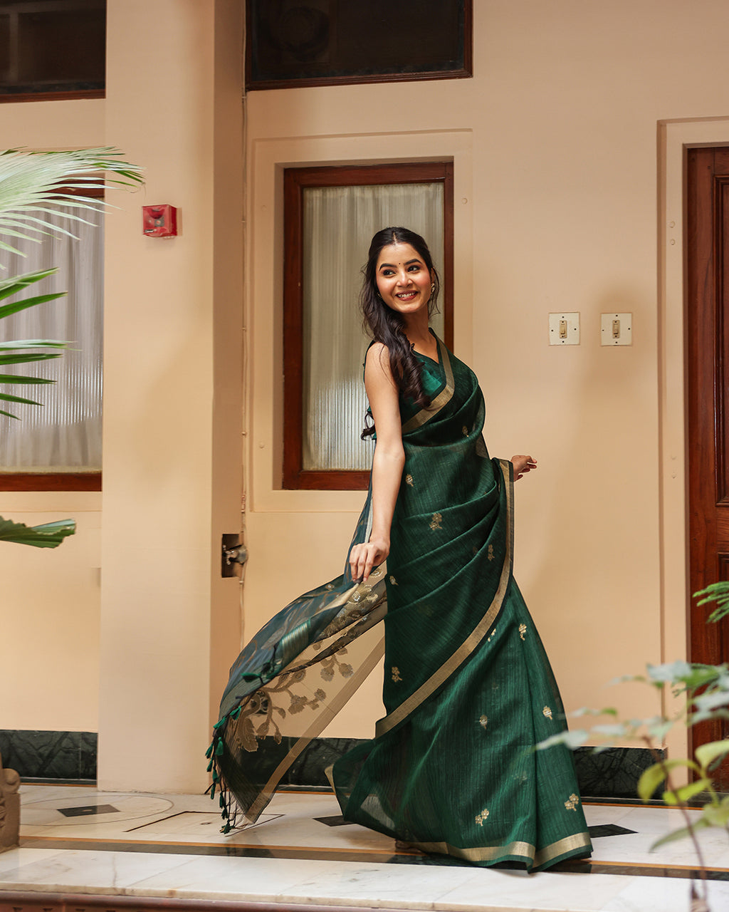 Deep Green Swan Motif Silk Linen Saree