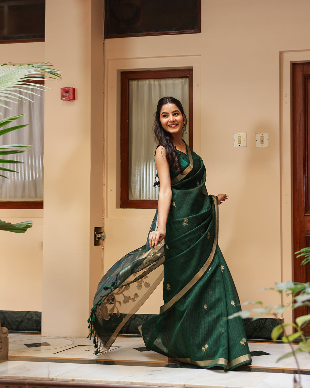 Deep Green Swan Motif Silk Linen Saree