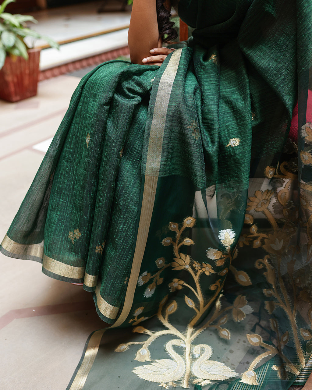 Deep Green Swan Motif Silk Linen Saree